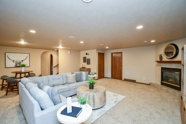 Building Photo - 3908 W 89th St