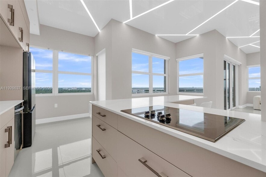 Primary Photo - 18011 Biscayne Blvd