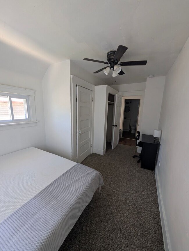 Building Photo - Charming Lakewood Duplex