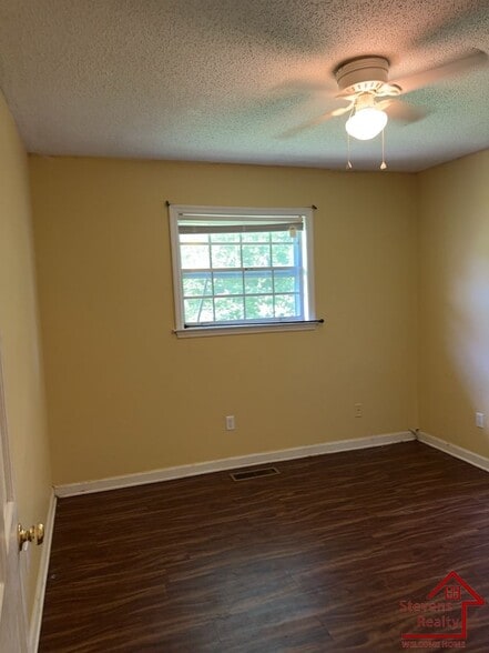 Building Photo - 4705 Metro Park Ln