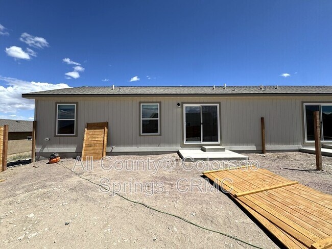 Building Photo - 690 E Hahns Peak Ave
