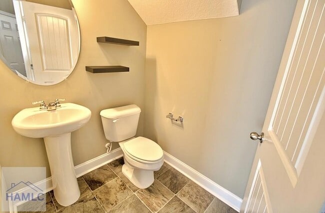 Building Photo - 587 Fairview Cir