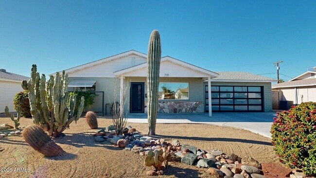 Building Photo - 719 W Parkway Blvd