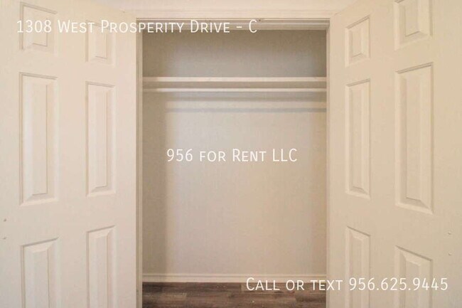 Building Photo - 1308 W Prosperity Dr