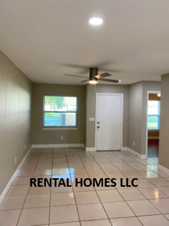 Building Photo - Patio Home, Minutes Away From UCF, Technol...
