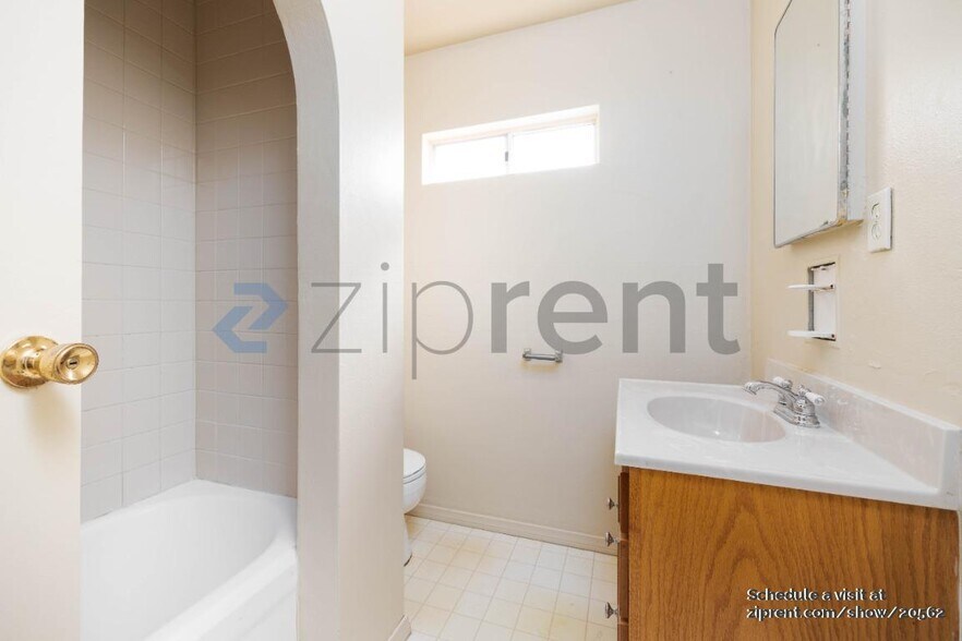 Building Photo - Unit A