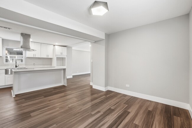 Building Photo - 4447 S Leamington Ave