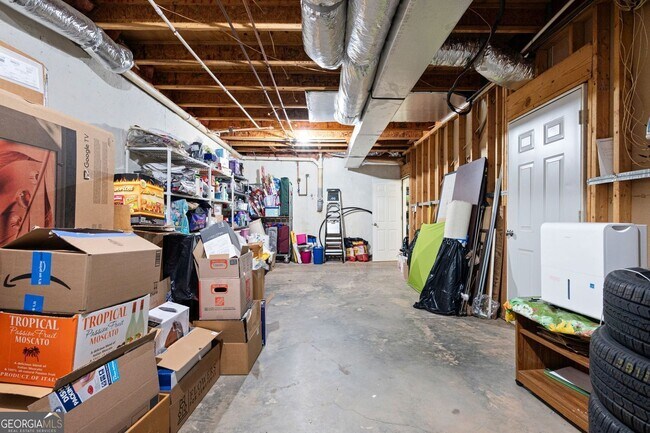 Building Photo - 821 Soaring Dr NE