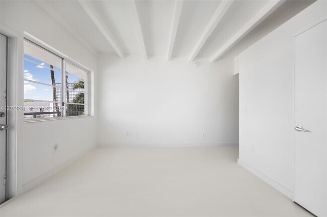 Building Photo - 3915 Meridian Ave