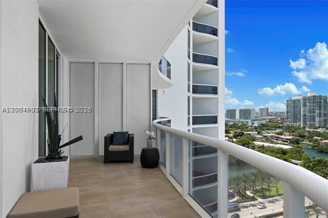 Building Photo - 15901 Collins Ave