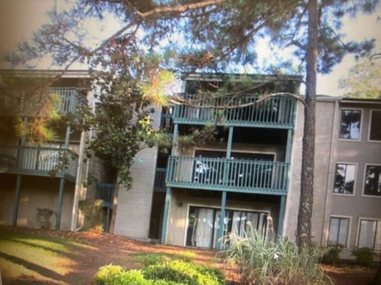 Building Photo - 3575 Oakvale Rd