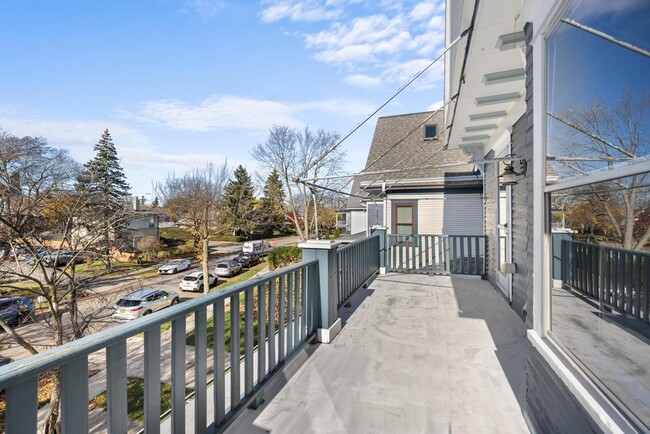 Front porch (view to Amherst St) - 239 Summit Ave