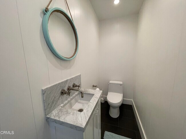 Building Photo - 3628 Ocean Dr
