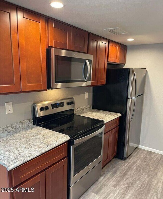 Building Photo - 6531 N 67th Ave