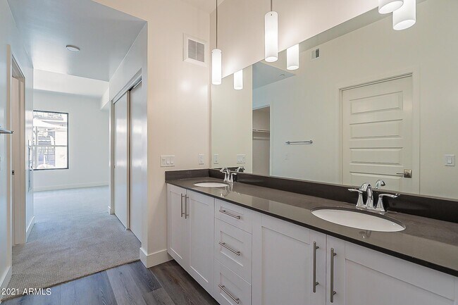 Building Photo - 7300 E Earll Dr