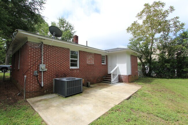 Building Photo - 504 W Elliott St