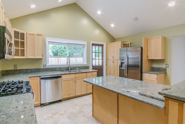 Building Photo - 3bd/1.75ba Seattle Home