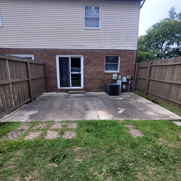 Building Photo - 2200 Harsh Ave SE