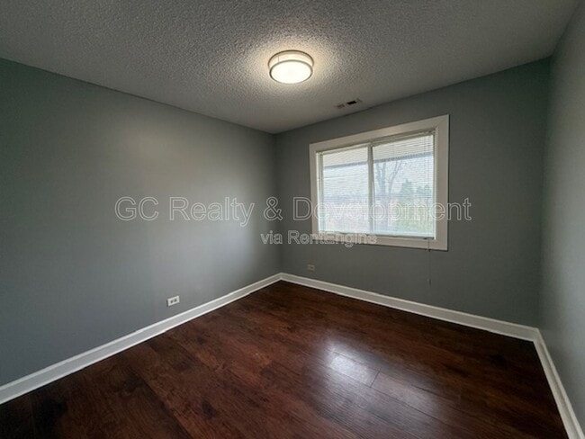 Building Photo - 1540 Beverly Cir W