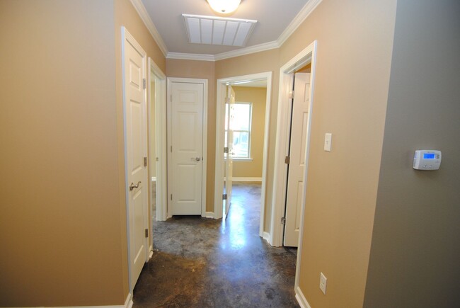 Building Photo - 3/2 One Level in Sherwood!