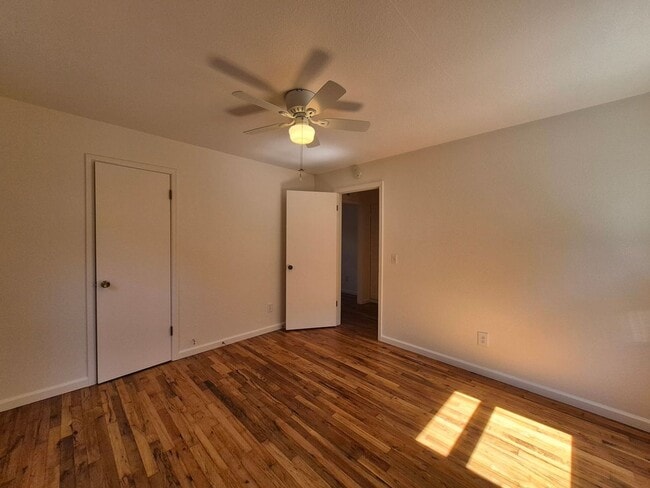 Building Photo - 2 Bedroom for Rent