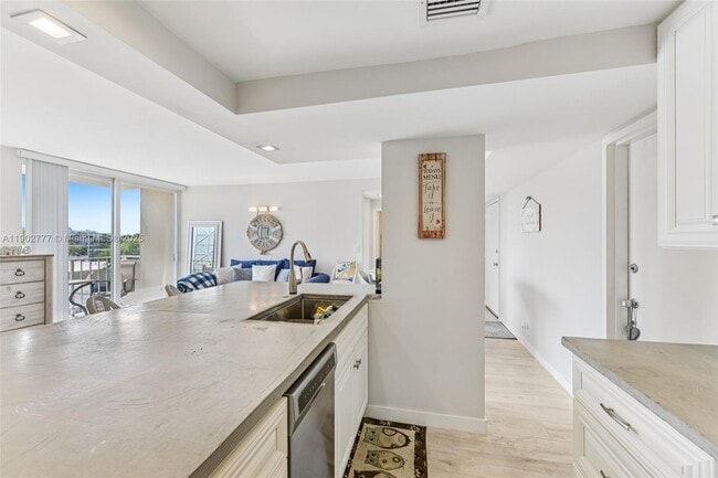 Building Photo - 1050 SE 15th St