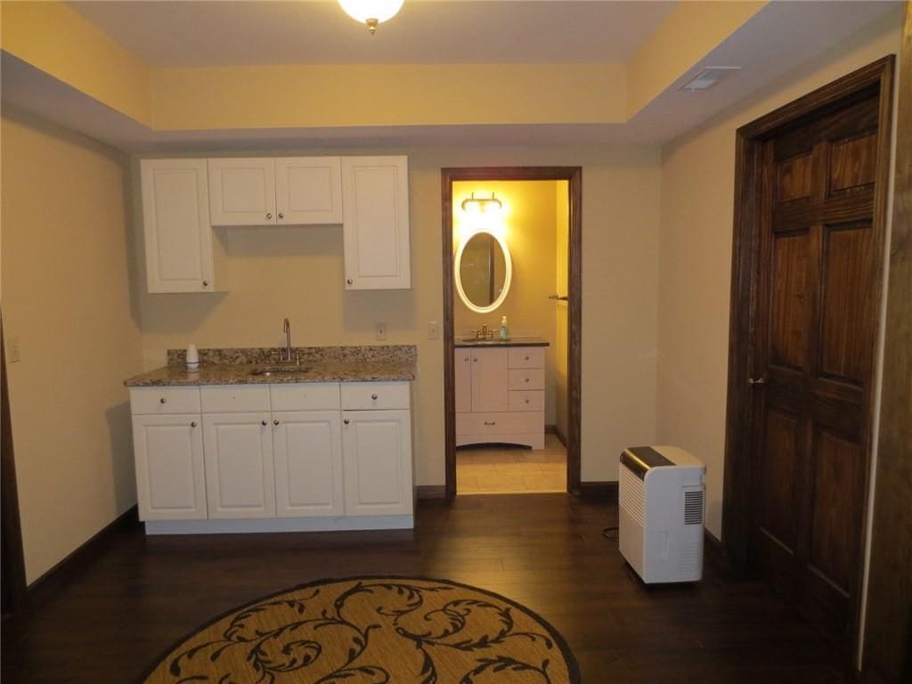 Building Photo - 220 Lantern Ridge Ct