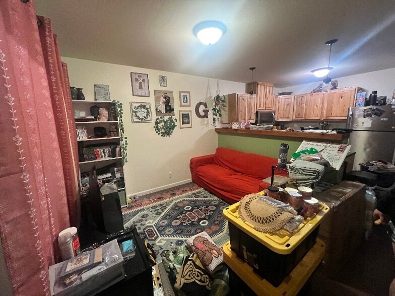 Building Photo - 15840 W Hess Ln