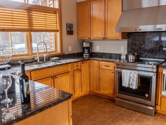 Building Photo - Immaculate Spanish Peaks Condo with Hot Tub & Pool Access