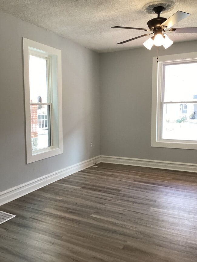 Building Photo - Beautifully Updated Half Duplex in the Boro