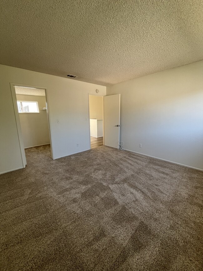 Building Photo - 528 Broderick Way