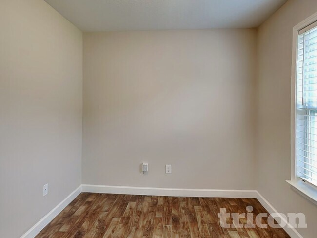 Building Photo - 321 Trail Crossing Ln