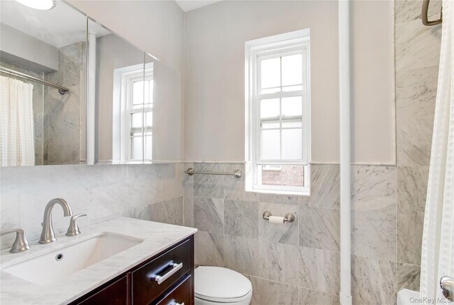 Building Photo - 87 N Broadway