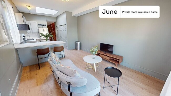 Building Photo - Room in Shared 4 bed/2 bath home in Columbia Heights
