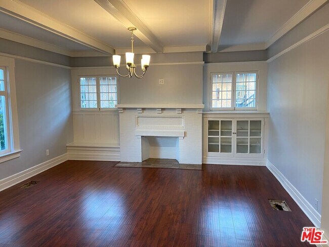 Primary Photo - 1427 W 25th St