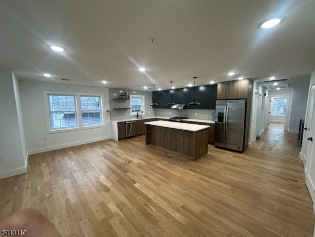 Building Photo - 81 N Clinton St