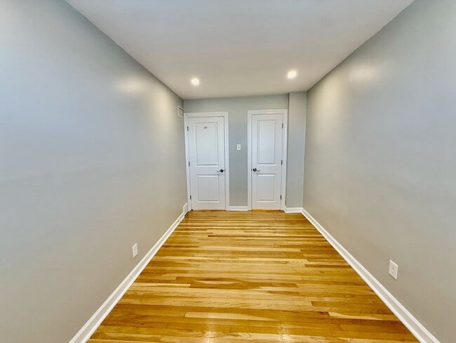 Building Photo - RARELY Offered completely RENOVATED PACKER PARK 3 Bedroom/2.5 Bath HOME w/ Central AC-HARDWOOD Fl...