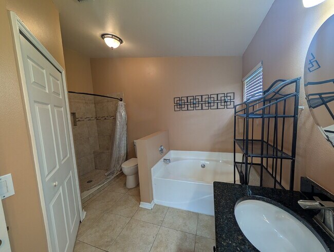 Building Photo - Beautiful 3-Bedroom Home in Suntree