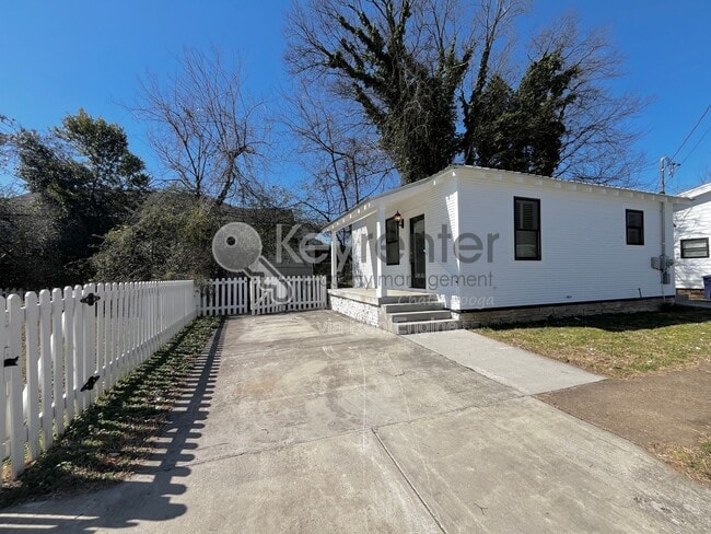 Building Photo - 405 Spears Ave