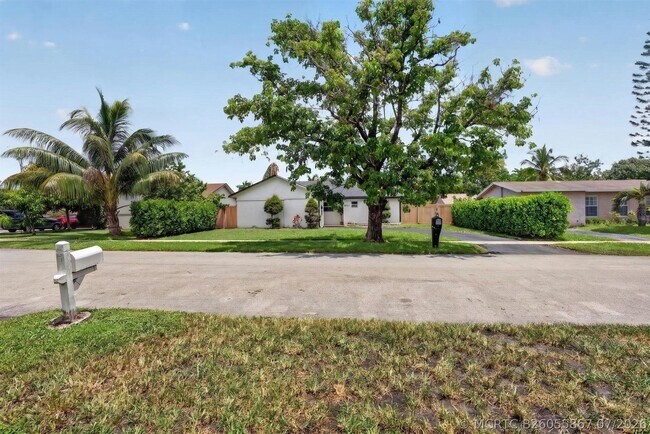 Building Photo - 8131 NW 44th Ct