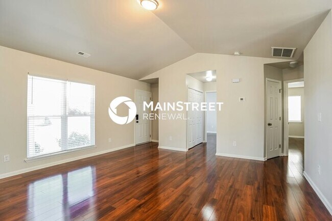 Building Photo - 3 Bedroom Pet-Friendly Home in Charlotte, NC with Main Street Renewal