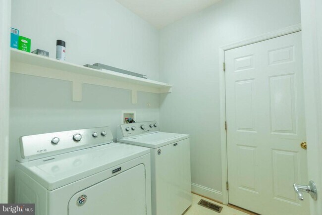 Building Photo - 391 Sheerer Dr