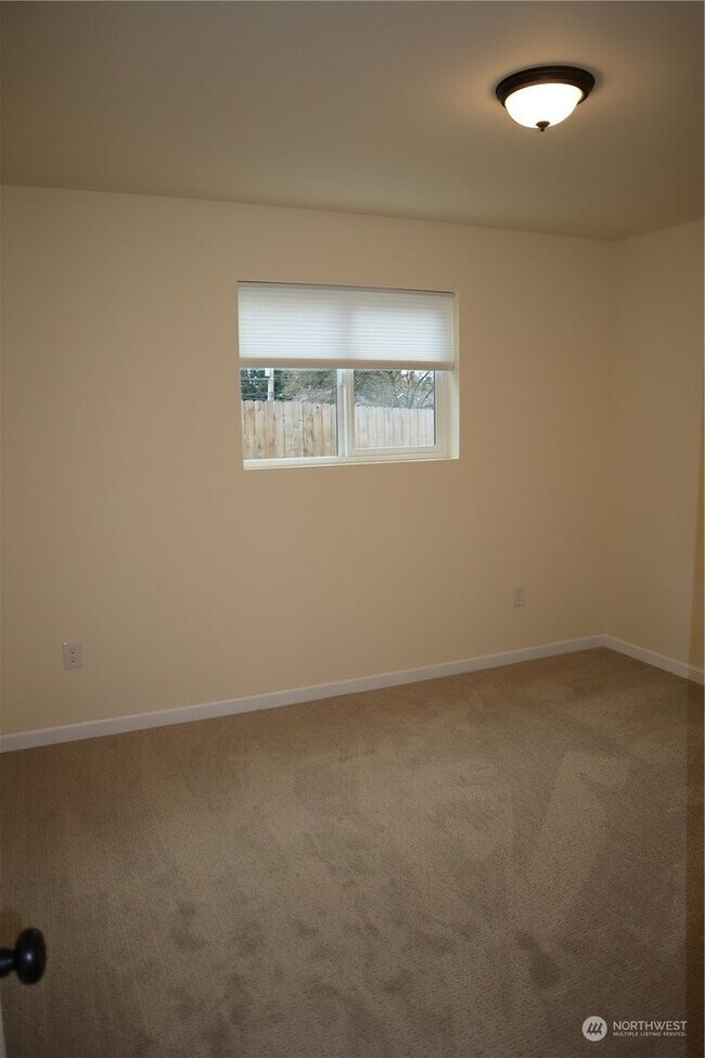 Building Photo - Charming Retreat: Fully Remodeled 3 Bed, 2...