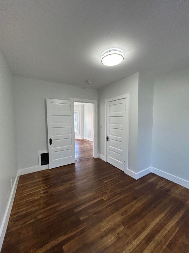 Building Photo - 6 Holmes St