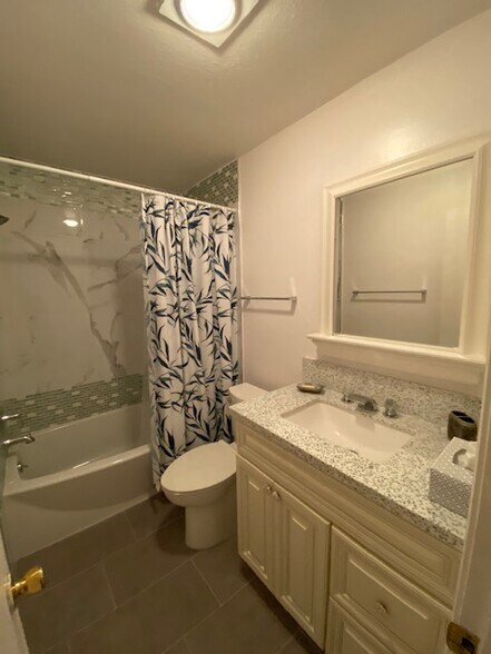 Building Photo - 2308 Schader Dr