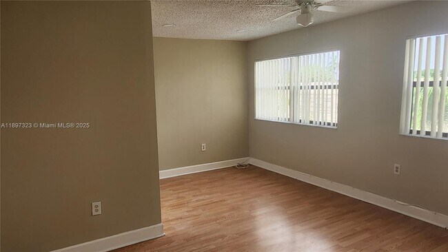 Building Photo - 10628 SW 118th Pl