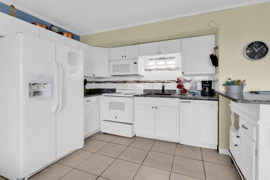 Building Photo - 2001 S Ocean Blvd