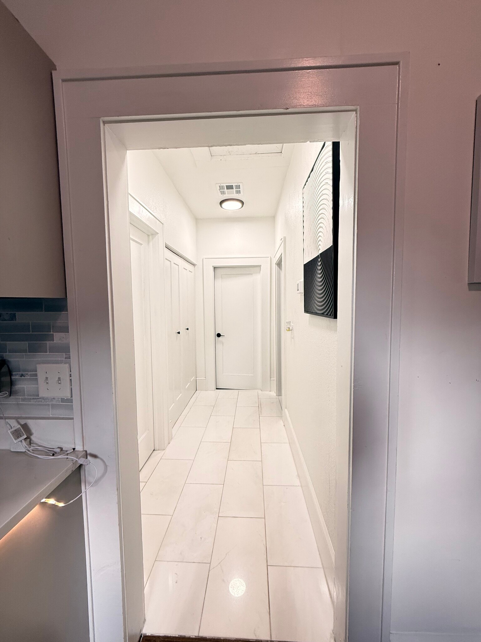 Building Photo - 1920 Victoria Ave