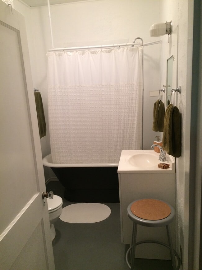 Bathroom 2 - 1409 N Austin St