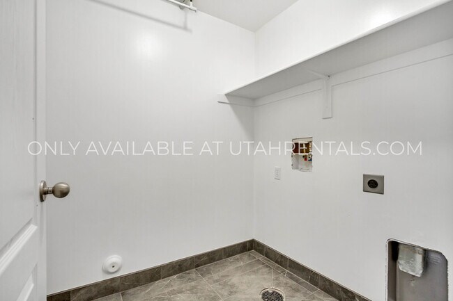 Building Photo - 928 Chelsea Ln